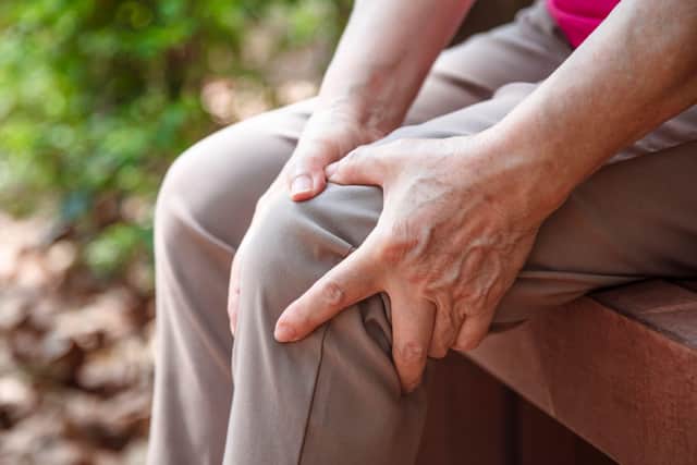 What are some common signs of a blood clot and when should you seek urgent medical help about this?