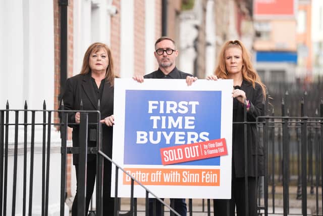 The housing spokesperson said that the proportion of young people who own their home has collapsed compared to the 1990s, from 60% to 30%, and that this was forcing young people to either emigrate or stay at home with their parents.