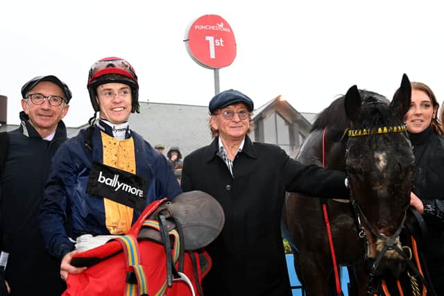 Slevin told William Hill: “I’ve been out for five weeks now with injury as I broke a bone in my foot. It’s called the cuboid bone, which is right in the middle of my foot, but I’m on the way back now.