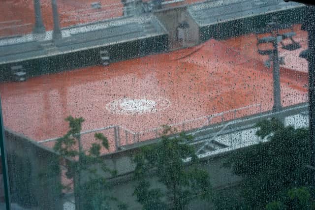 Korda was 5-4 up in the first set when the Paris rain once again began to fall, and play on the outside courts was eventually suspended for the day.
