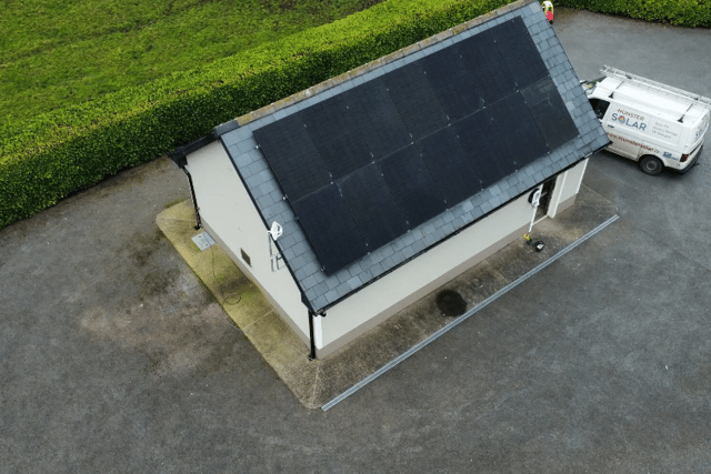 Solar PV
Batteries
Ev Charger
Hot water diverters
Solar PV servicing