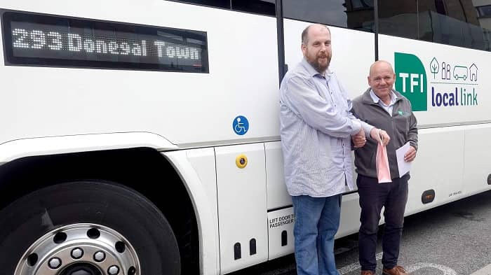 Stephen Byrne (left) presents a token of gratitude on behalf of grateful Local Link bus colleagues to Keith Anderson. (Photo courtesy of Killybegsonline.org)