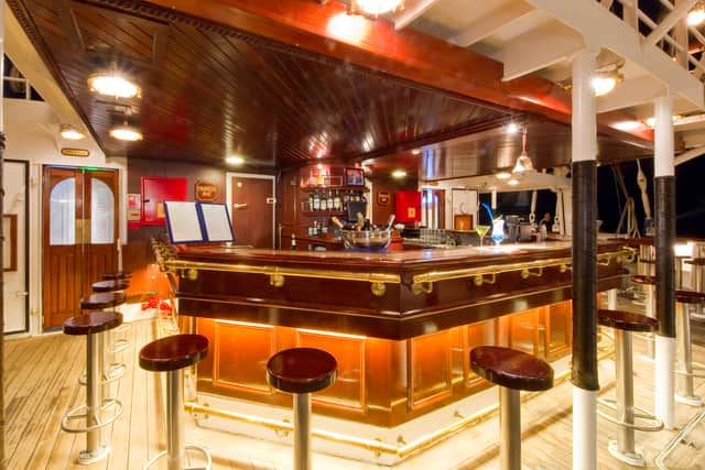 The ships have an open bridge policy while sailing, allowing guests to discuss navigation techniques and learn about the instruments with the genial crew, take the wheel and help haul ropes.