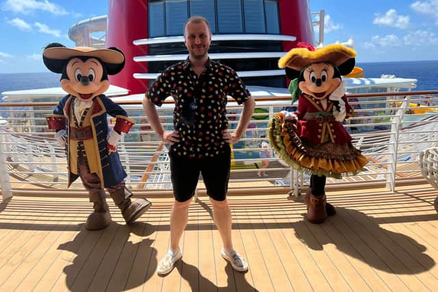 An infectious new bop (“I’m ready to set sail!”) beckons Captain Minnie and companions, culminating in a countdown to the signature horn signal of the first seven notes of When You Wish Upon A Star and fluttering cascades of paper streamers.