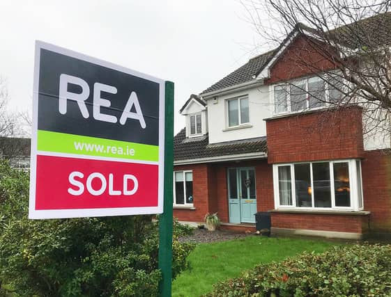 The actual selling price of a three-bedroomed semi-detached house across the country rose by 1.4% over the past three months to €290,630