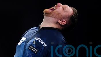 Cameron Menzies apologises for punching table after defeat to Charlie Manby