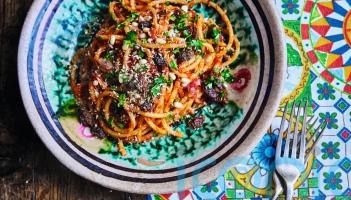 Gennaro Contaldo&rsquo;s pasta with anchovies and breadcrumbs recipe