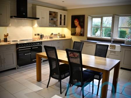 How to repair floor tiles like a pro