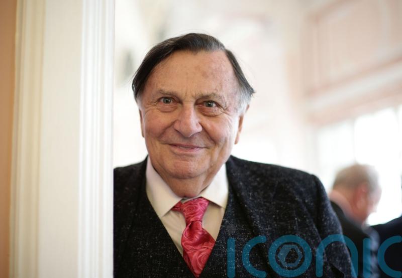 Australian entertainer Barry Humphries dies at the age of 89