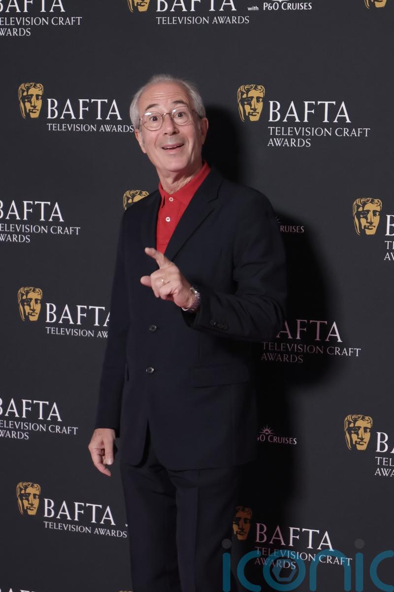 Ben Elton says theatre audiences should &lsquo;apply their manners&rsquo;