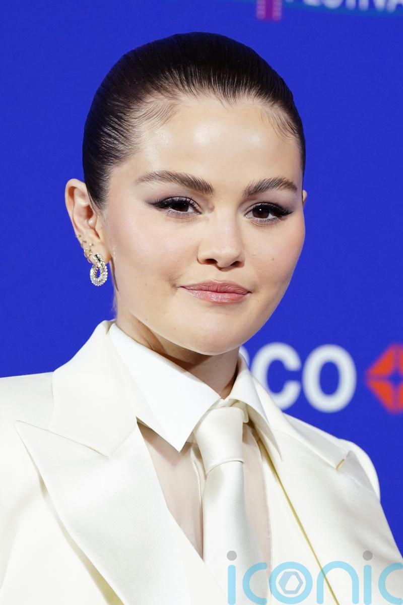 Salma Hayek tells Selena Gomez to have &lsquo;her moment&rsquo; on Golden Globes red carpet