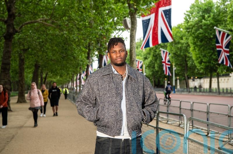 Singer to perform for King at VE Day concert held near his former busking spot