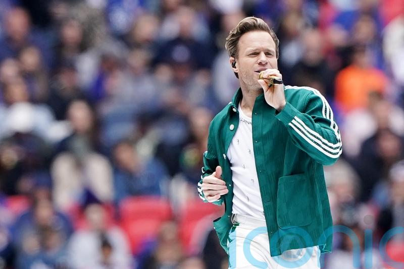 Olly Murs walks off stage in Glasgow after voice struggles