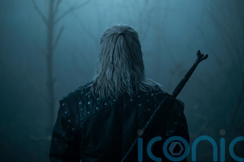 Liam Hemsworth unveils teaser of The Witcher during Alvarez-Crawford fight
