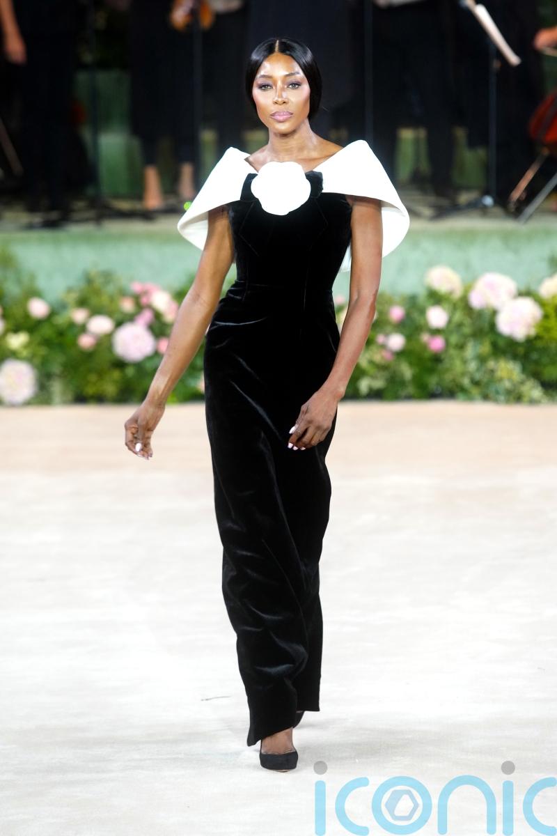 Naomi Campbell steals the show at catwalk for London Fashion Week