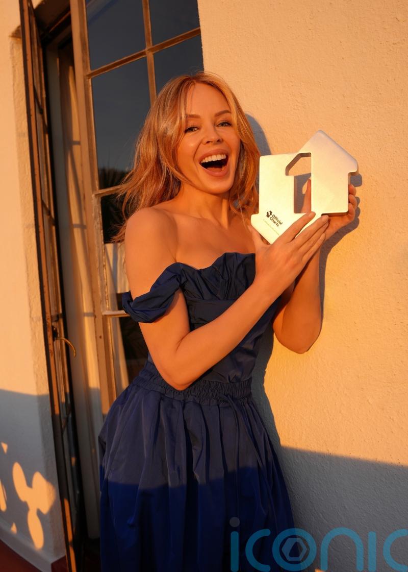 Kylie Minogue&rsquo;s pop tune Xmas is Christmas number one