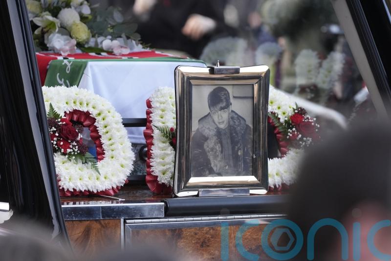 In Pictures: He was adored &ndash; Star-studded send-off for Stone Roses&rsquo; Mani