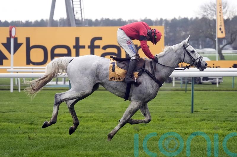 Grey Dawning heads five in Cotswold contention