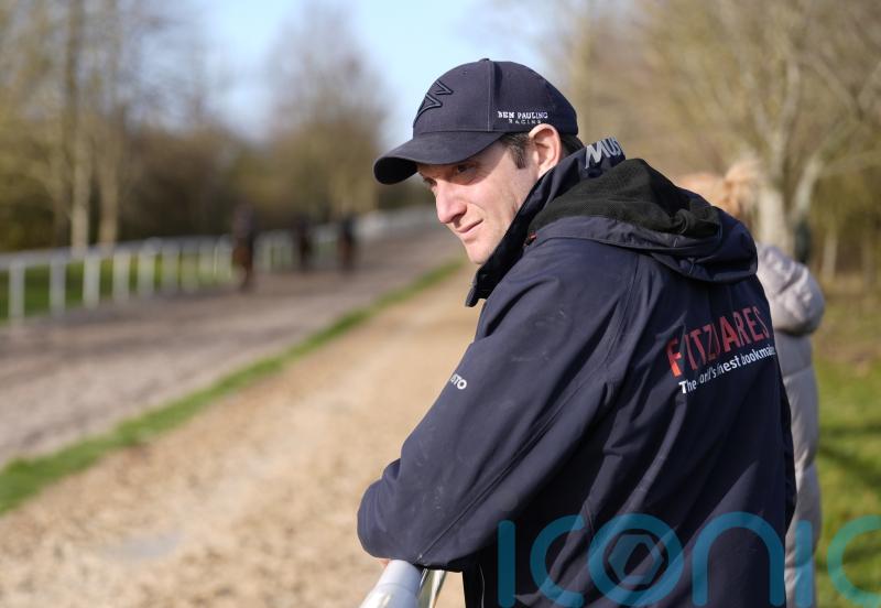 Diva Luna and Handstands backing up The Jukebox Man