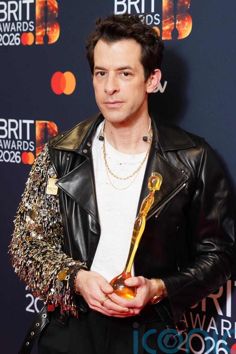 Mark Ronson remembers Amy Winehouse during Brit Award acceptance speech
