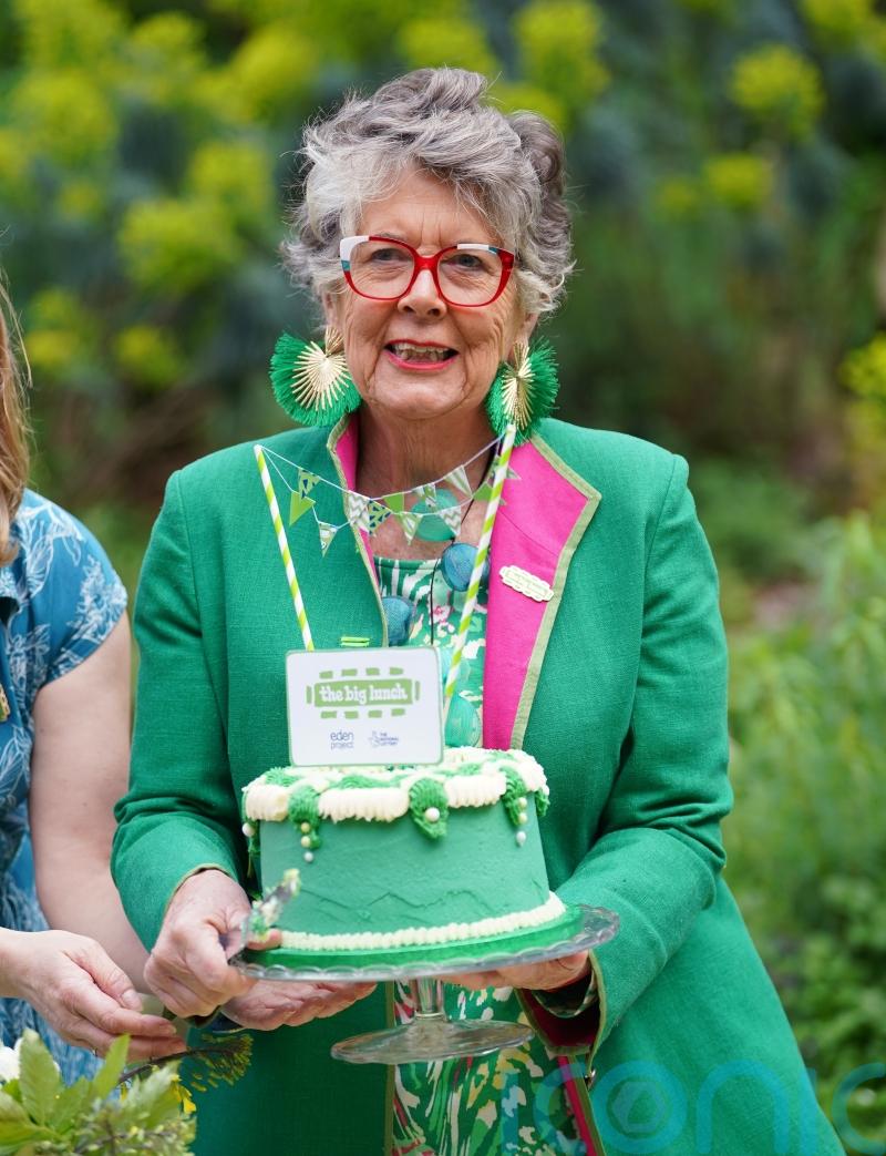 Dame Prue Leith and Delia Smith call for cooking in primary schools