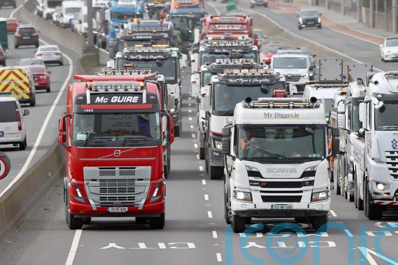Lorries and tractors converge in Dublin to protest against fuel prices