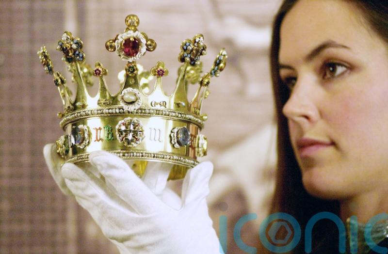 Queen Elizabeth II&rsquo;s official biographer named